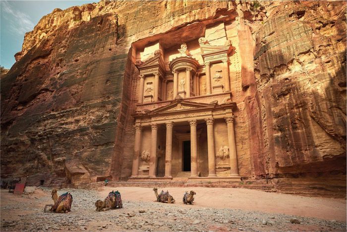 Petra-Treasury.-Travel